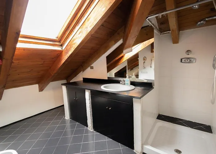 Lovely Attic Apartment *